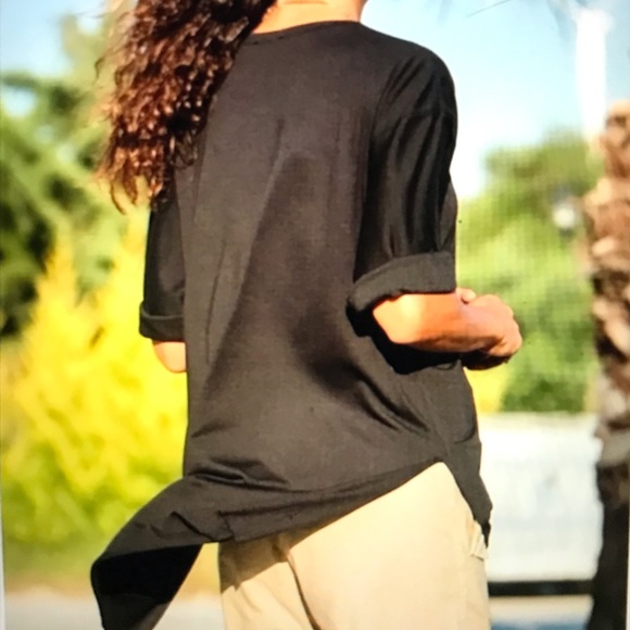 Black Side-Slit Crewneck Tunic by CCK Style Size XL (runs small fits like a med) - Picture 2 of 2